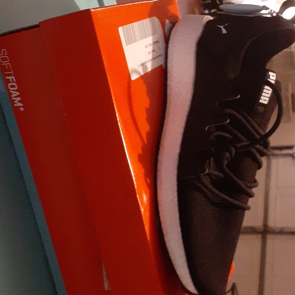 Sport shoes